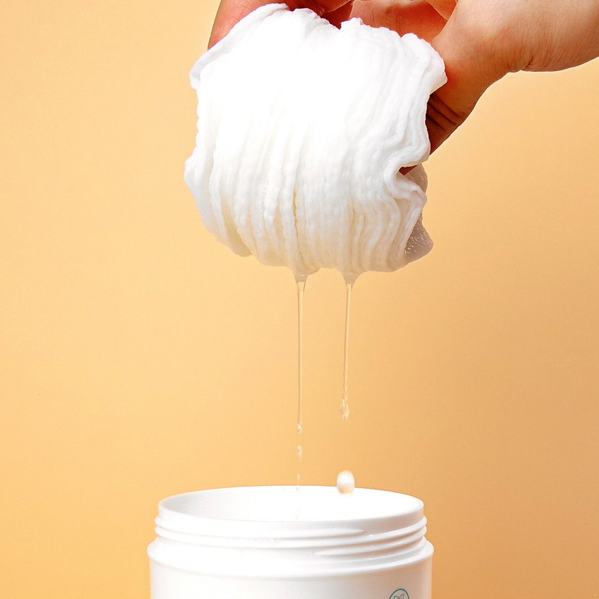 Rocky's Water Bomb Glacier Water Mildly Acidic Peeling Pads 70 sheets - Image 2