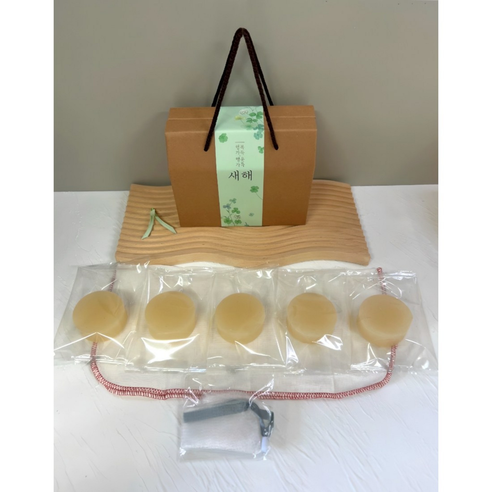 YB Mom Handmade Soap Holiday Gift Set Eoseongcho Adlay Sulfur Aloe Pomegranate Lemon Soap - Image 2